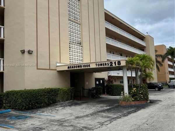 218 NE 12th Ave , Unit 203, Hallandale Beach, FL 33009