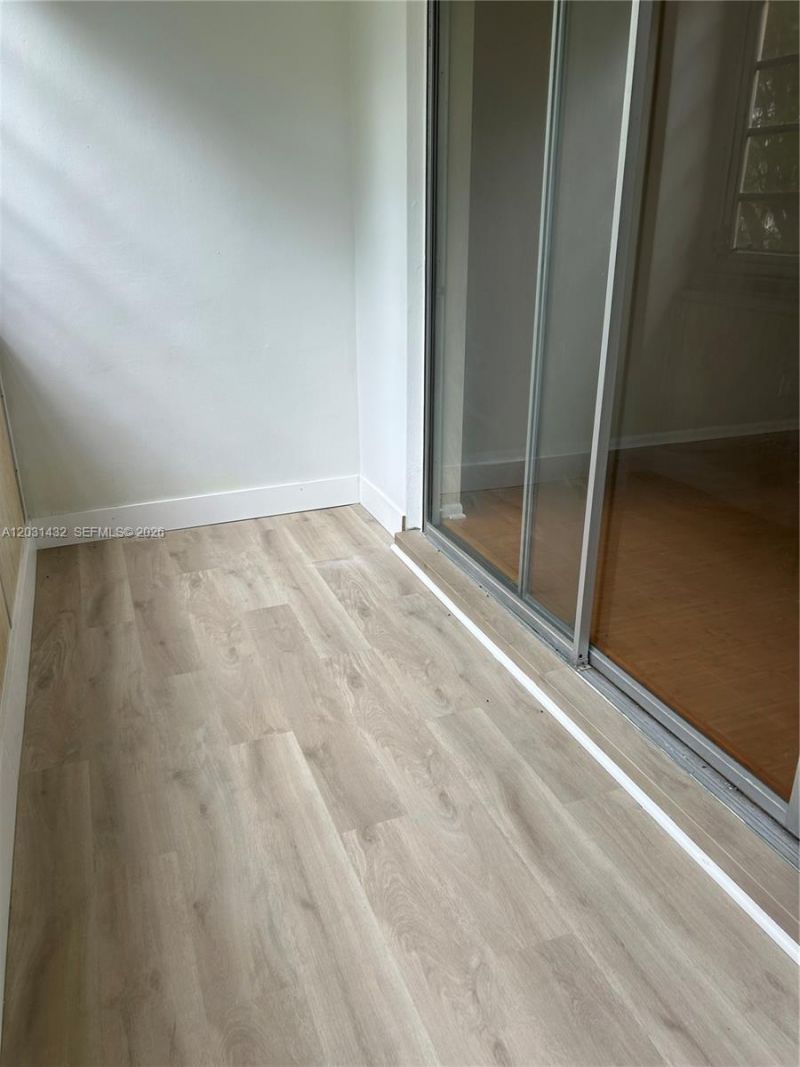 218 NE 12th Ave, Unit 203, Hallandale Beach, FL 33009 Photo