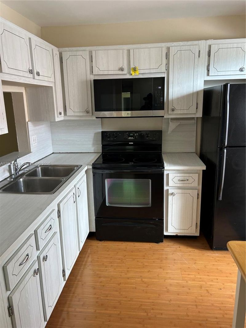 218 NE 12th Ave, Unit 203, Hallandale Beach, FL 33009 Photo