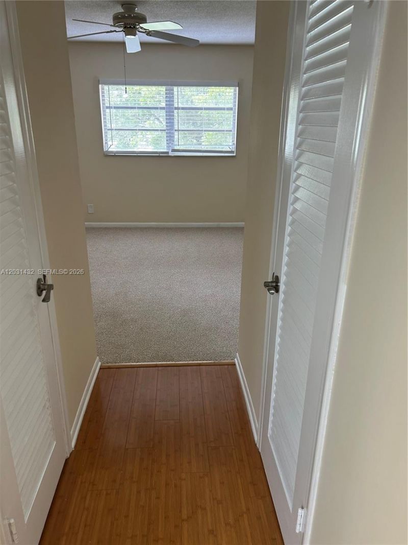 218 NE 12th Ave, Unit 203, Hallandale Beach, FL 33009 Photo