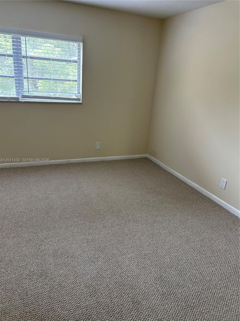 218 NE 12th Ave, Unit 203, Hallandale Beach, FL 33009 Photo
