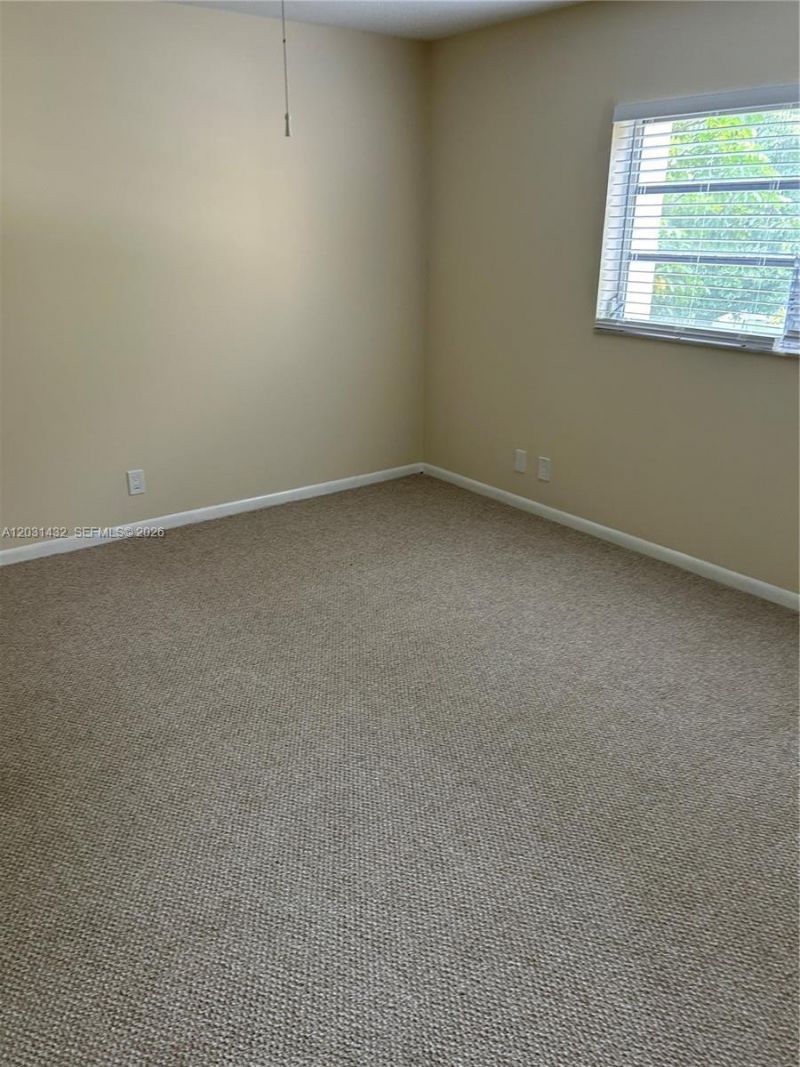 218 NE 12th Ave, Unit 203, Hallandale Beach, FL 33009 Photo
