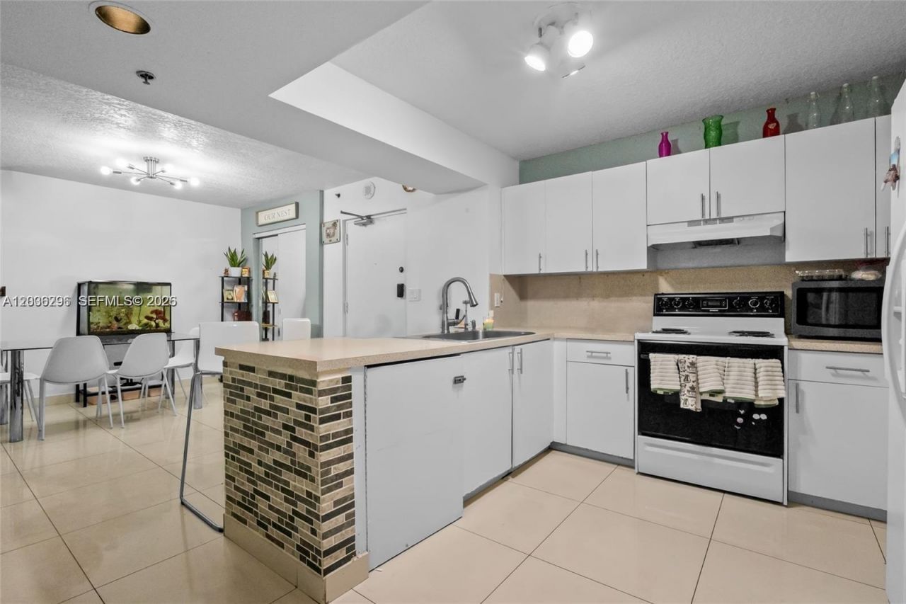 104 SW 9th St, Unit 305, Miami, FL 33130 Photo