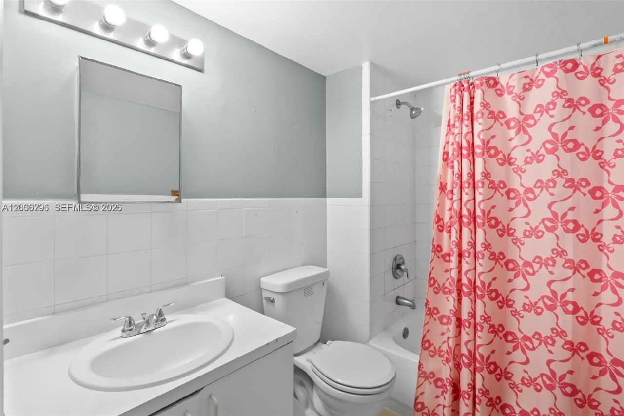 104 SW 9th St, Unit 305, Miami, FL 33130 Photo