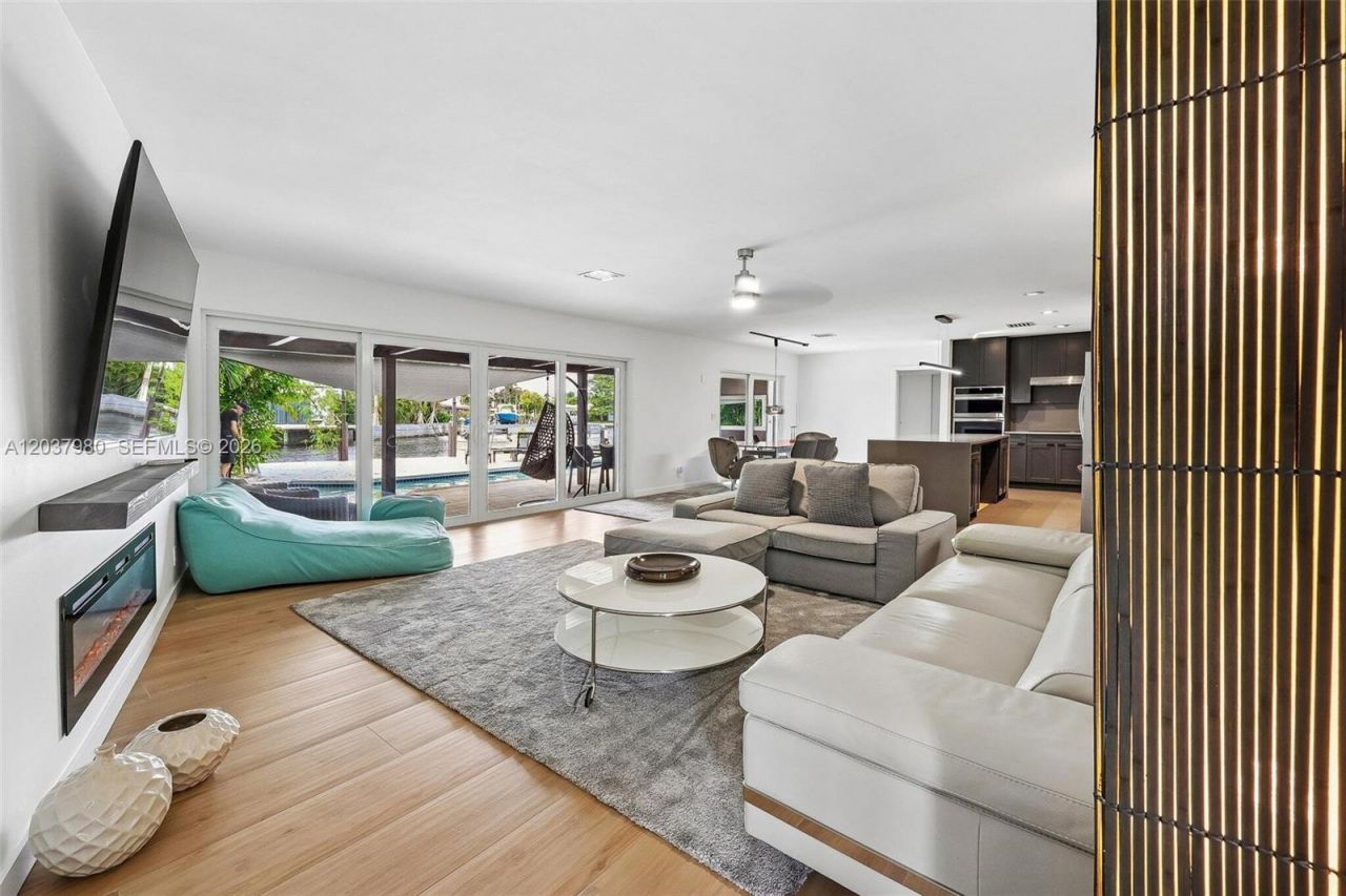 2100 NE 24th St, Wilton Manors, FL 33305 Photo