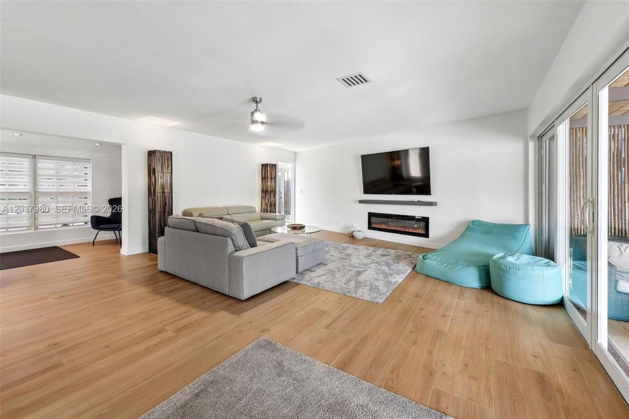 2100 NE 24th St, Wilton Manors, FL 33305 Photo