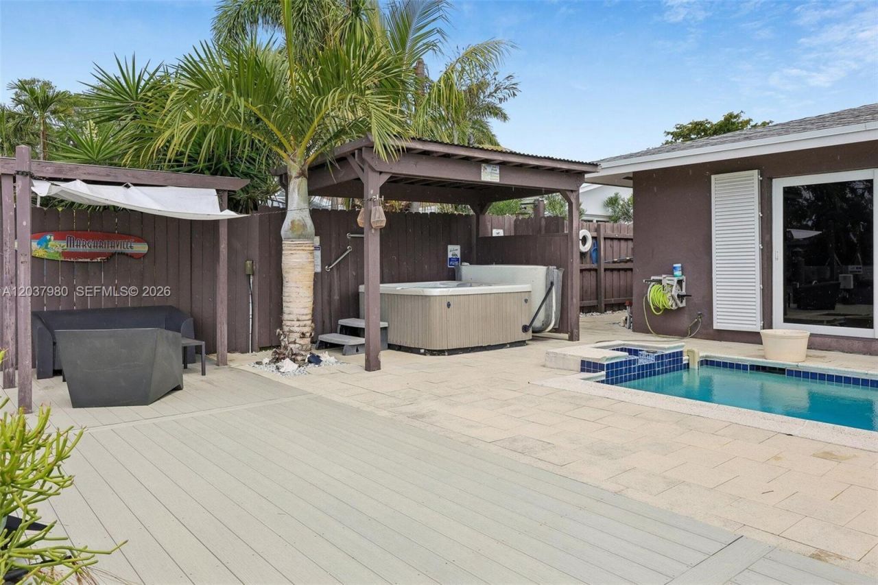 2100 NE 24th St, Wilton Manors, FL 33305 Photo