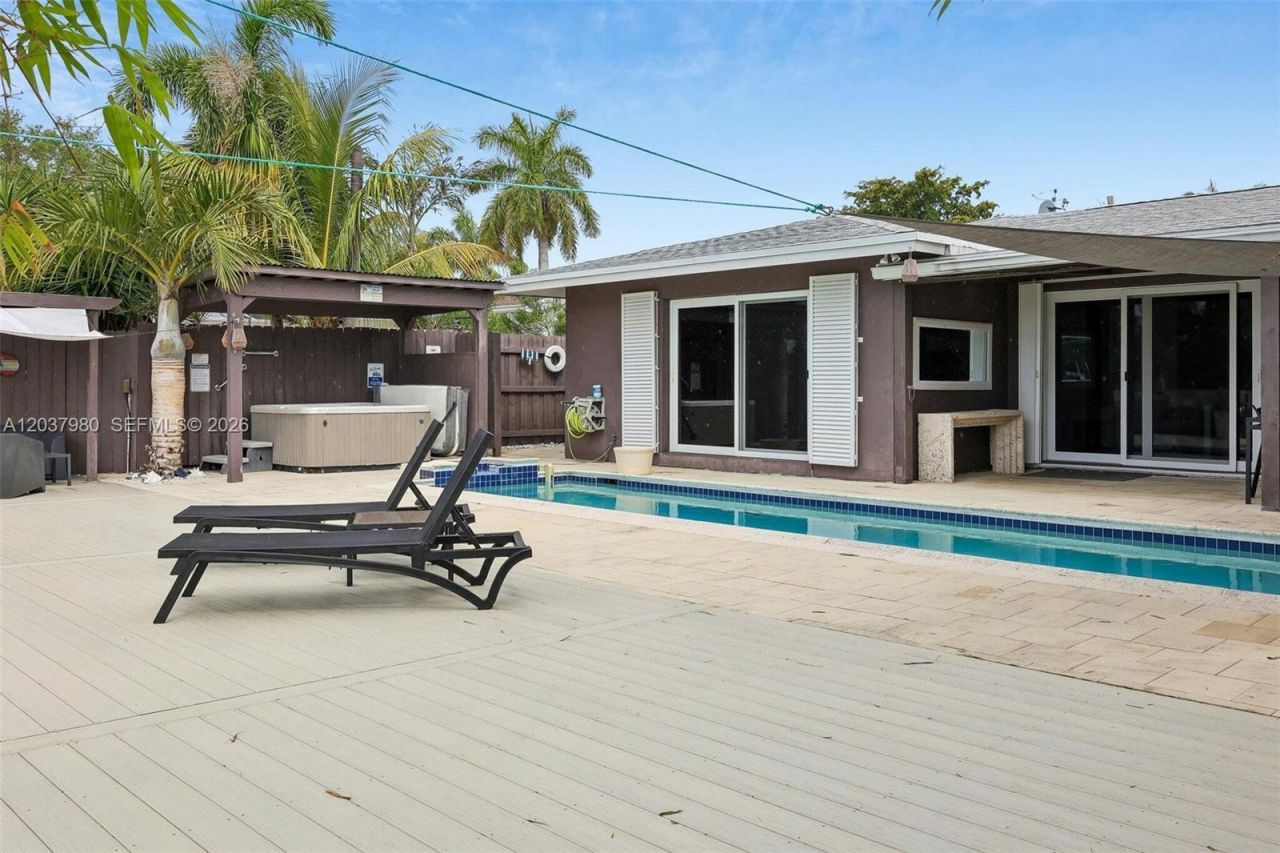 2100 NE 24th St, Wilton Manors, FL 33305 Photo