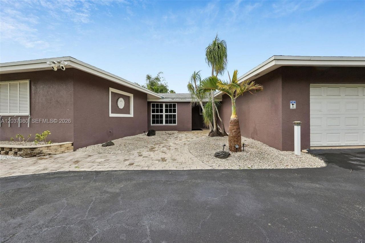2100 NE 24th St, Wilton Manors, FL 33305 Photo