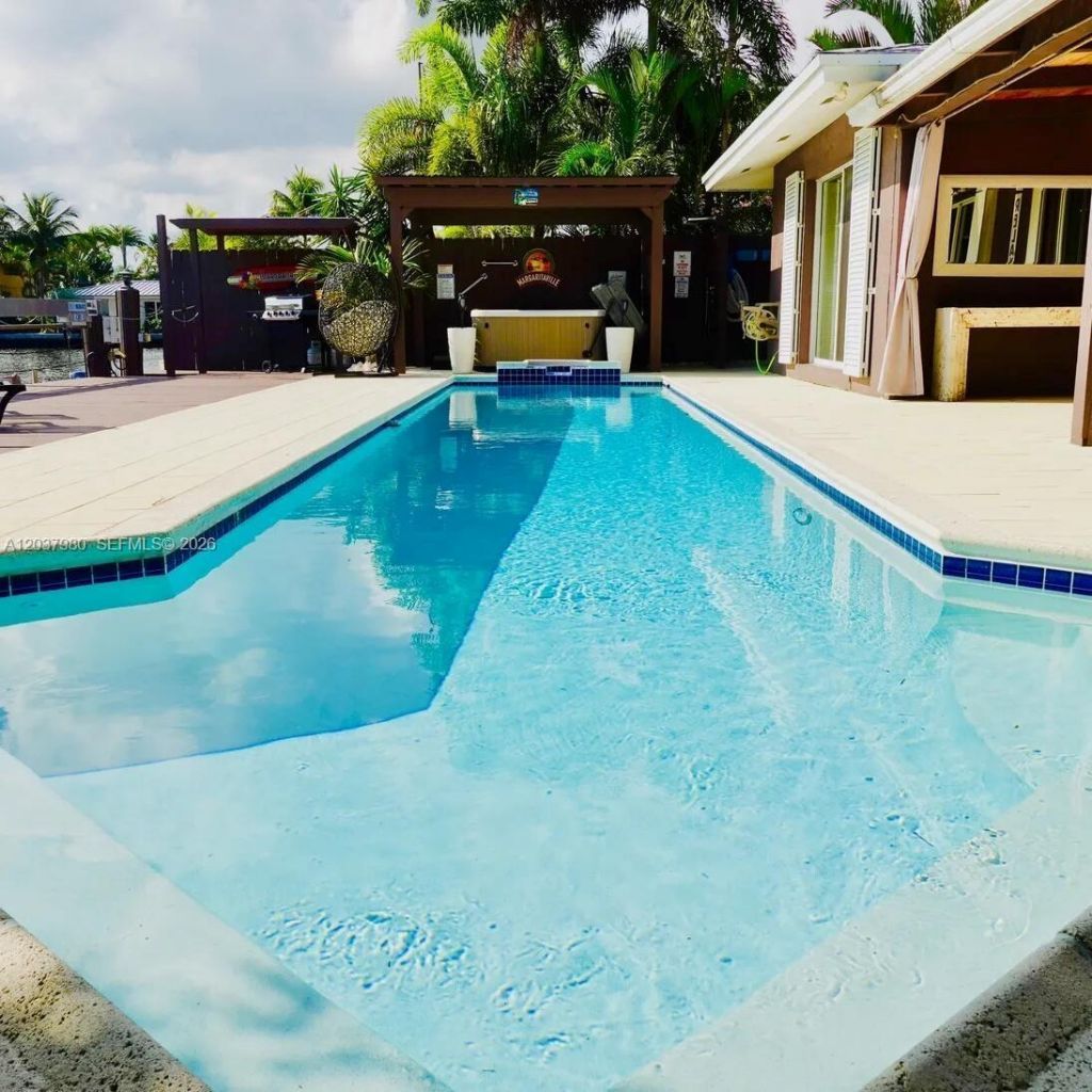 2100 NE 24th St, Wilton Manors, FL 33305 Photo