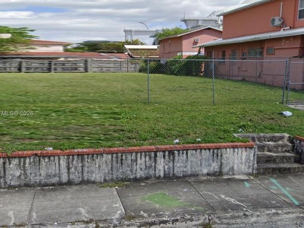 1611 NW 2nd St , Miami, FL 33125