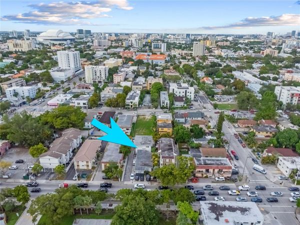 1131 SW 7th St , Miami, FL 33130