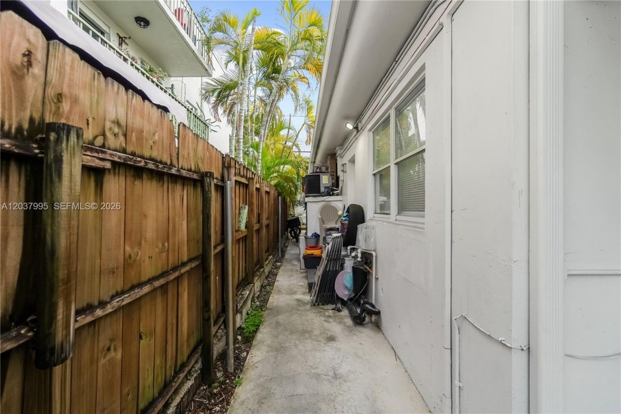 1131 SW 7th St , Miami, FL 33130 Photo