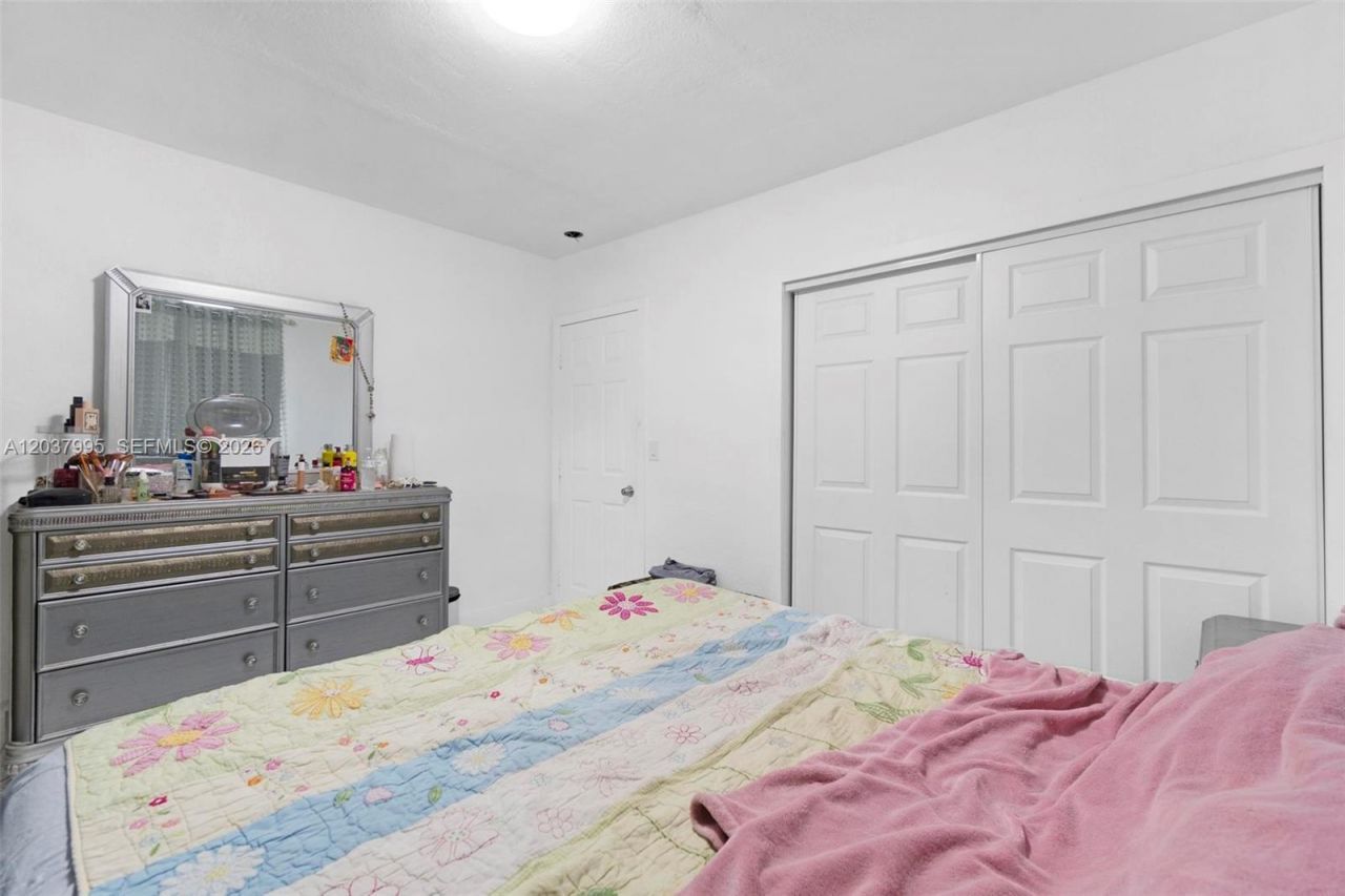 1131 SW 7th St , Miami, FL 33130 Photo