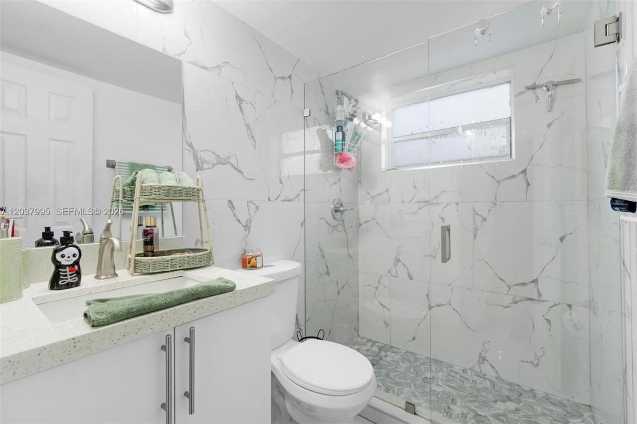 1131 SW 7th St , Miami, FL 33130 Photo