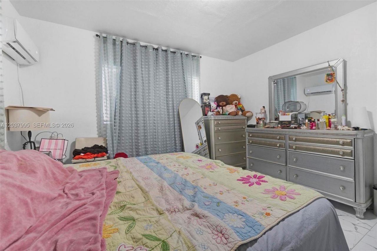 1131 SW 7th St , Miami, FL 33130 Photo
