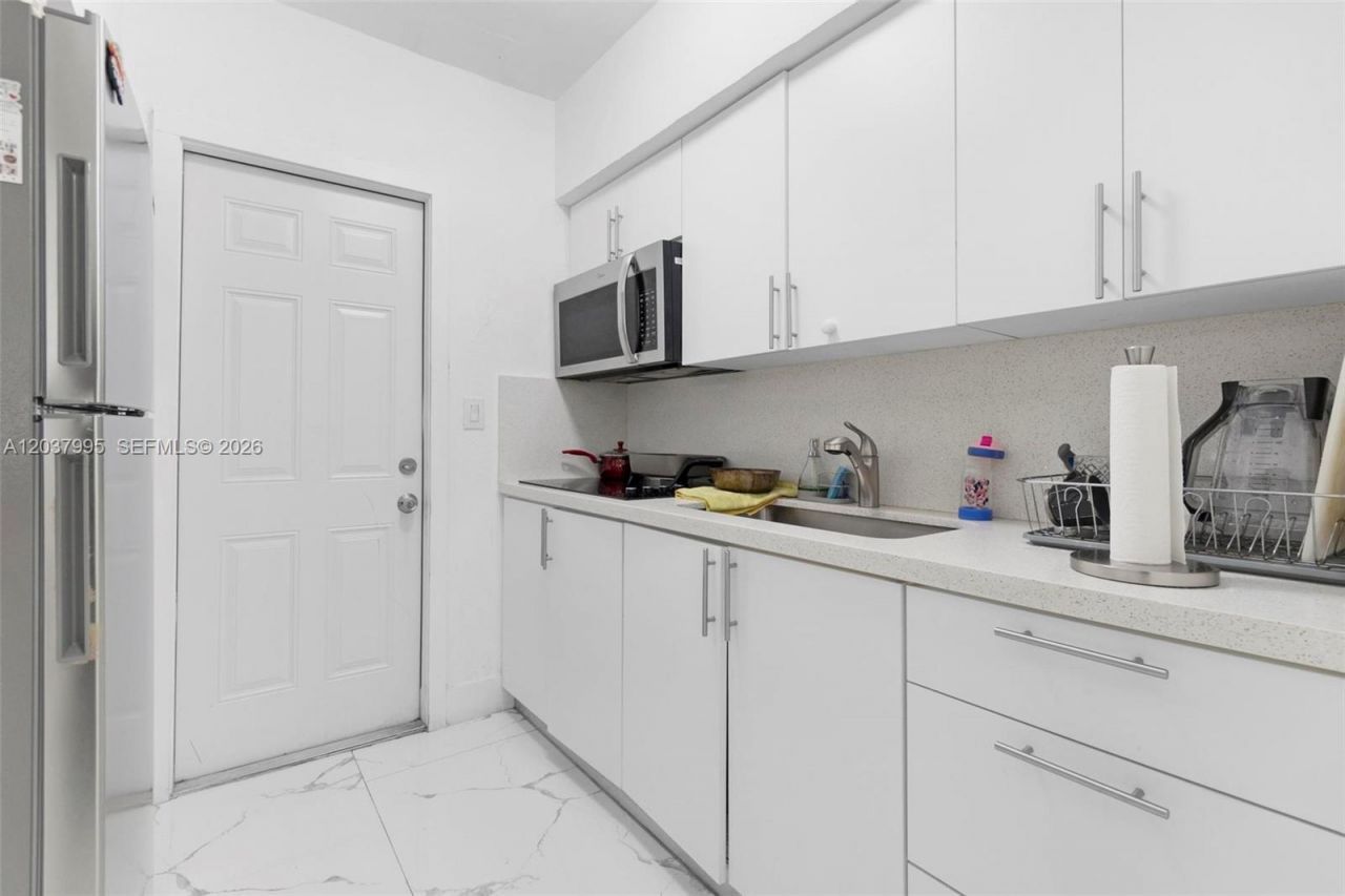 1131 SW 7th St , Miami, FL 33130 Photo