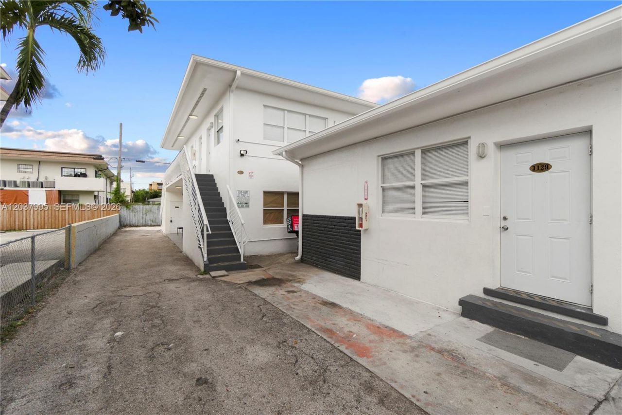 1131 SW 7th St , Miami, FL 33130 Photo