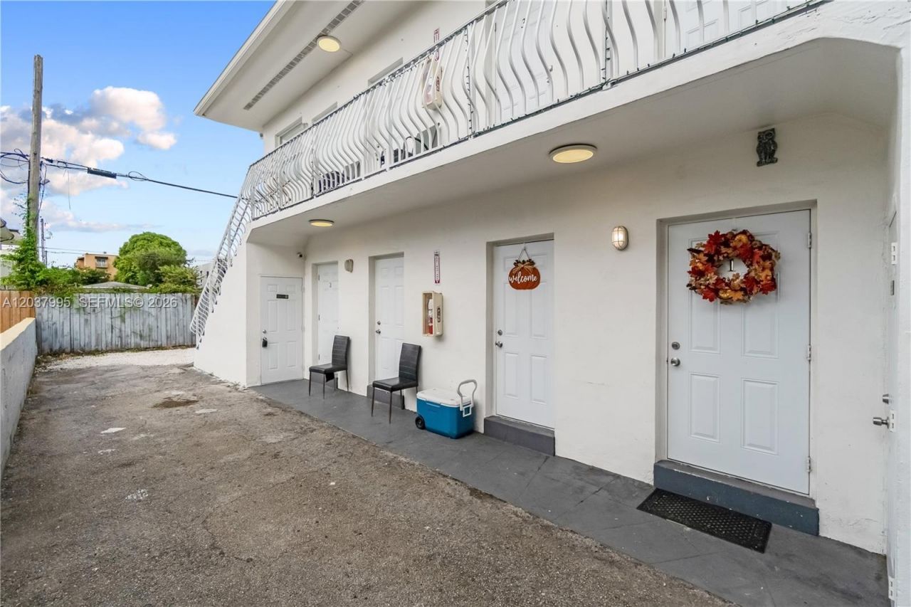 1131 SW 7th St , Miami, FL 33130 Photo