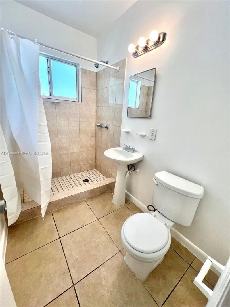 692 NE 85th St , Unit 5, Miami, FL 33138 Photo