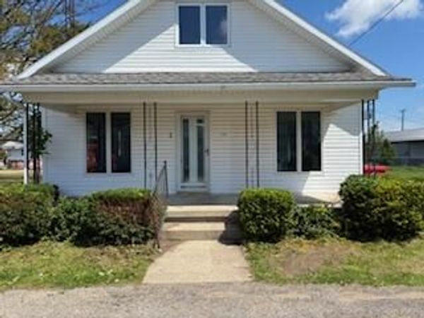 205 E Day Street, Royal Center, IN 46978