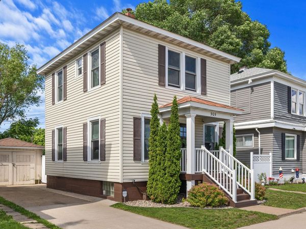909 Green Bay St, La Crosse, WI 54601
