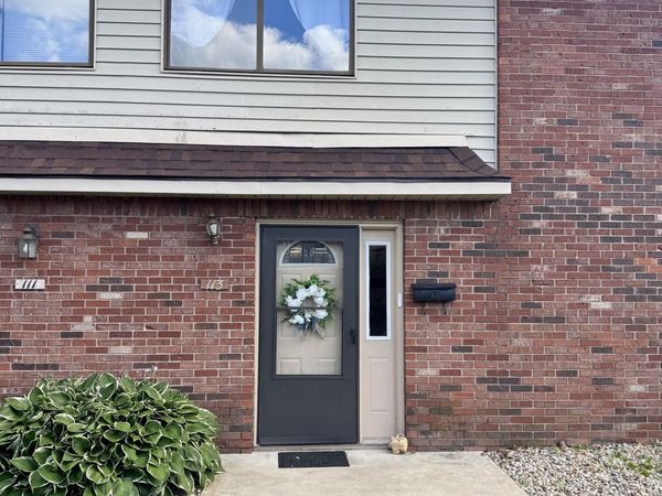113 Greenwood Trail N, Greenwood, IN 46142