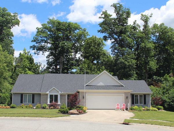 3233 Treebark Lane, Fort Wayne, IN 46804