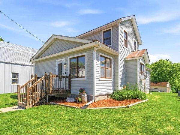 401 W Water STREET, Cascade, WI 53011