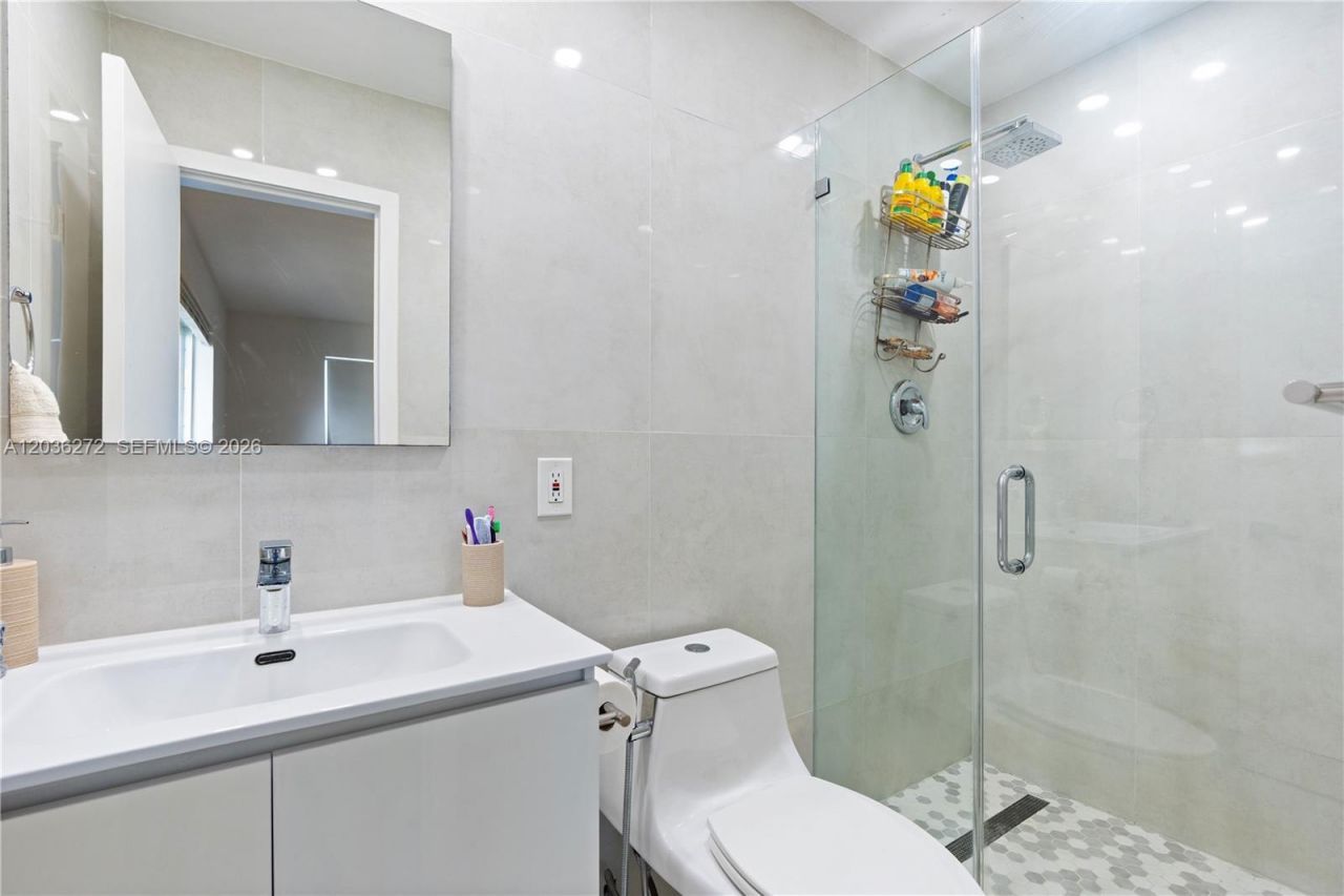 706 N 32nd Ct , Hollywood, FL 33021 Photo