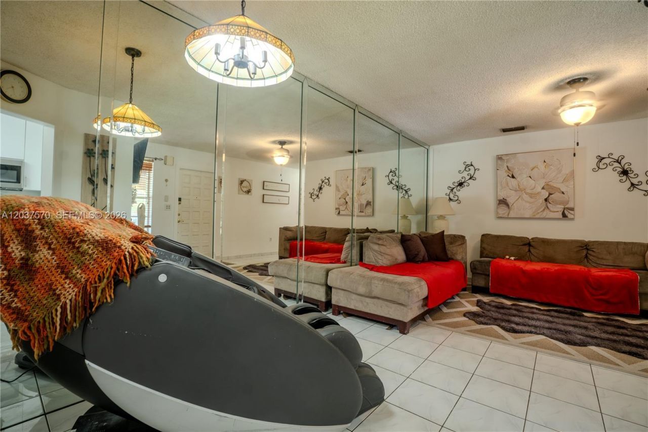 7899 NW 174th Ter, Hialeah, FL 33015 Photo