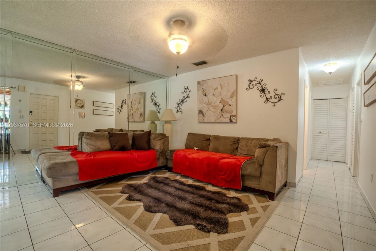 7899 NW 174th Ter, Hialeah, FL 33015 Photo