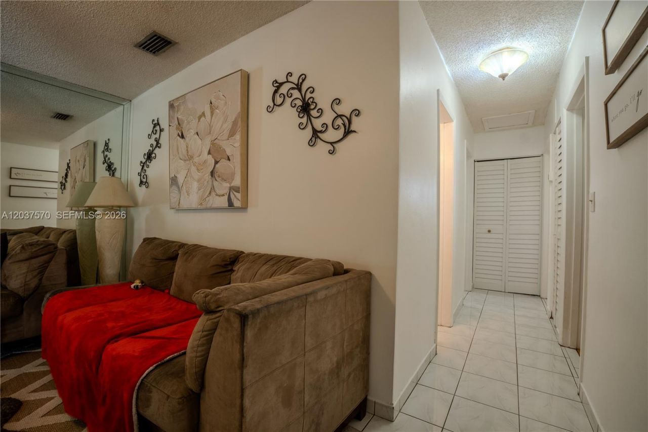 7899 NW 174th Ter, Hialeah, FL 33015 Photo