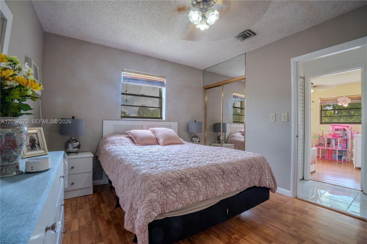 7899 NW 174th Ter, Hialeah, FL 33015 Photo