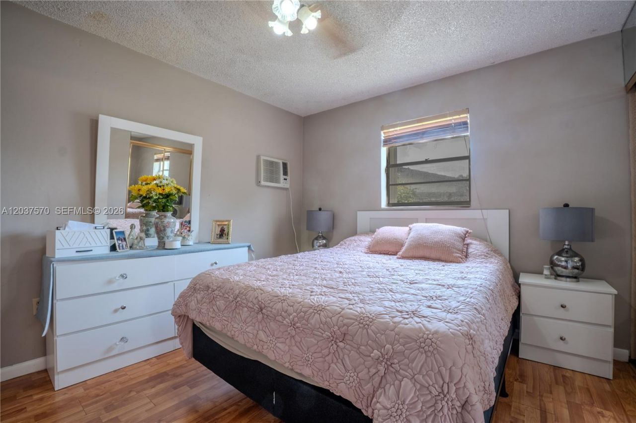 7899 NW 174th Ter, Hialeah, FL 33015 Photo