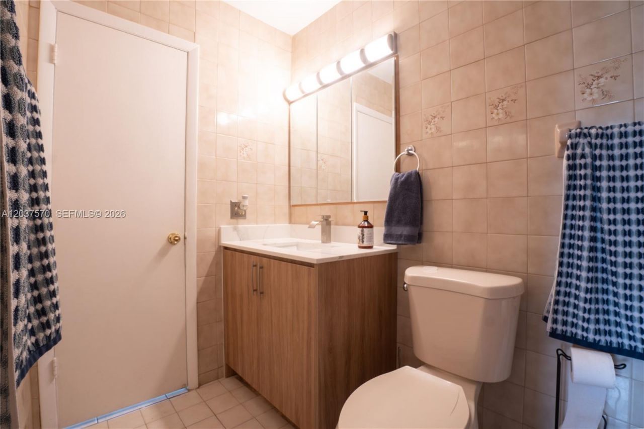 7899 NW 174th Ter, Hialeah, FL 33015 Photo