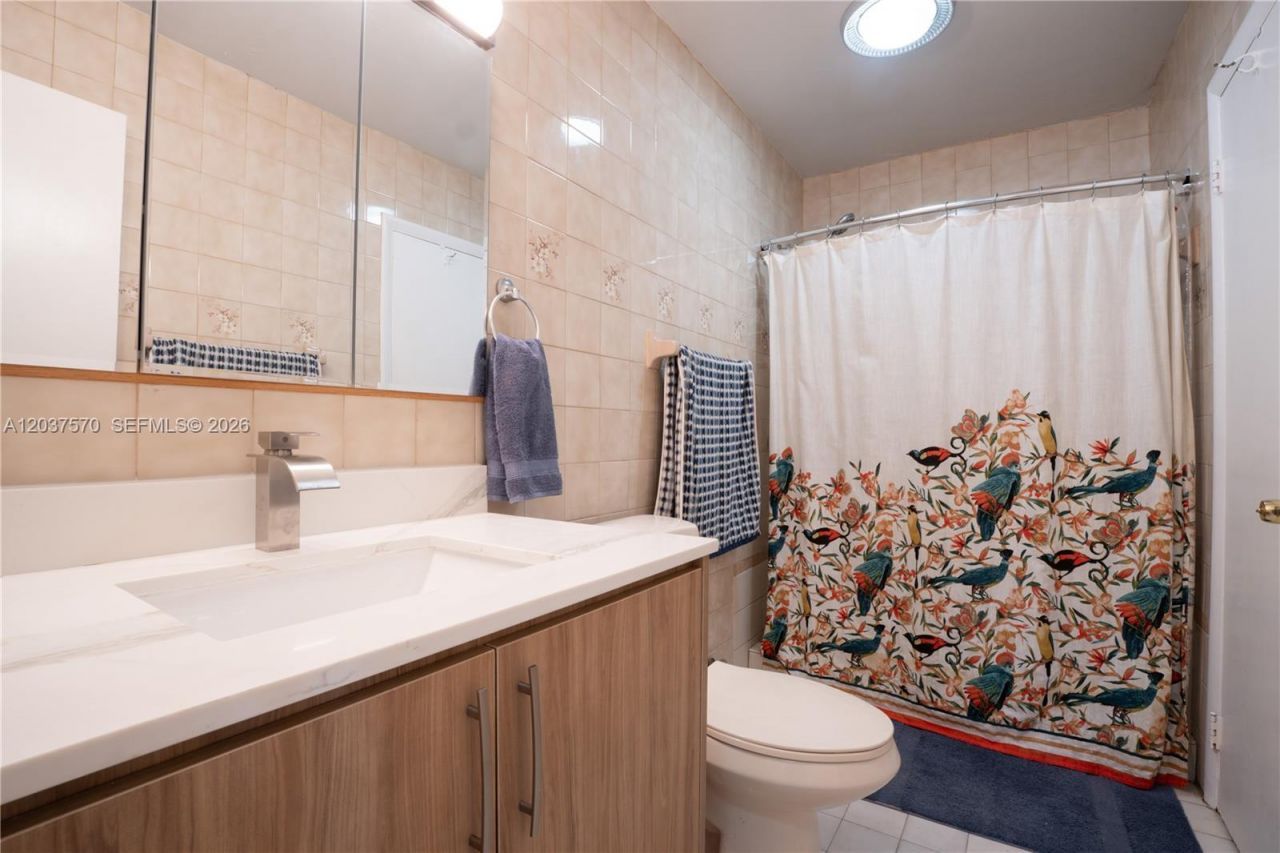 7899 NW 174th Ter, Hialeah, FL 33015 Photo