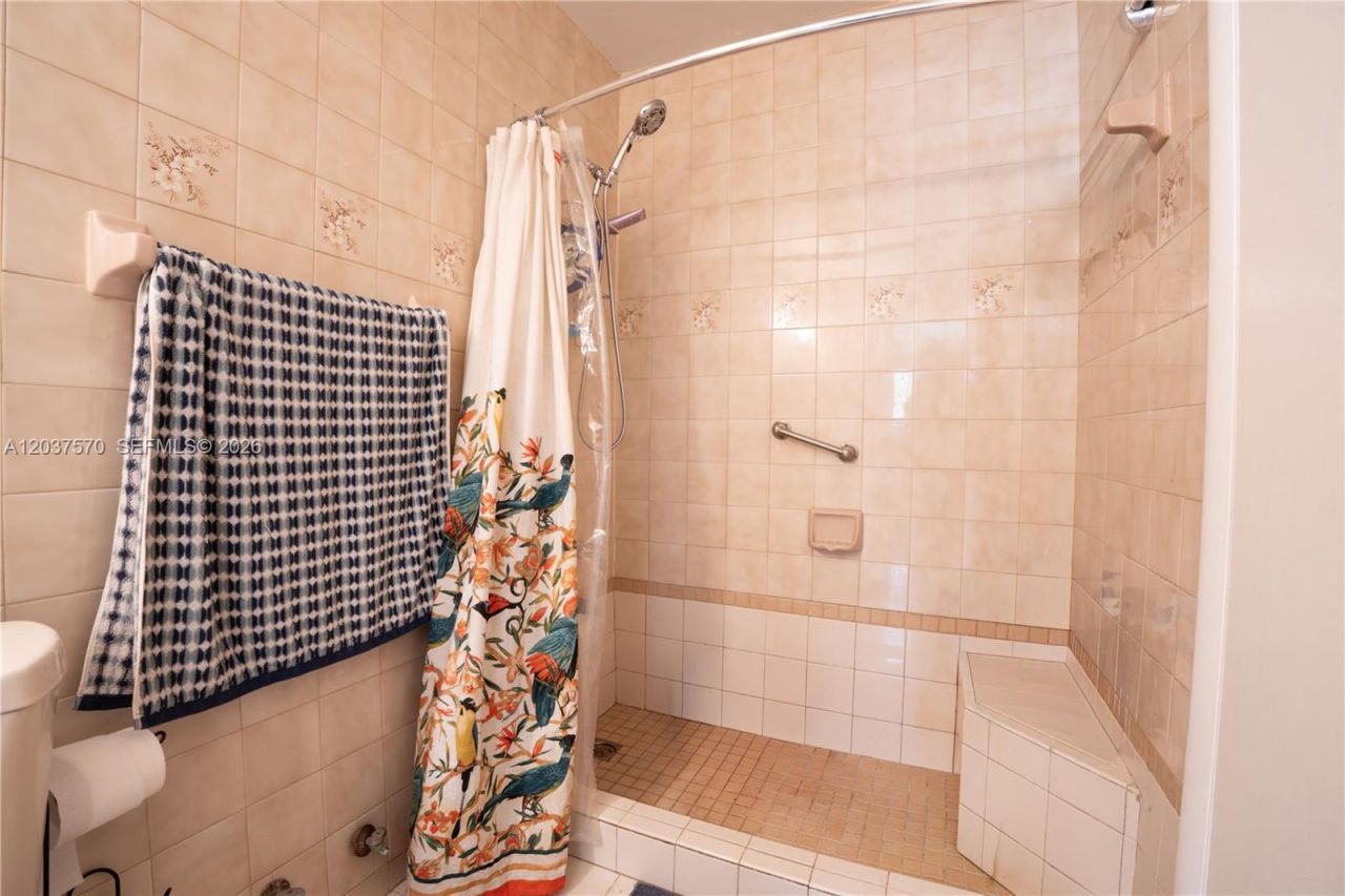 7899 NW 174th Ter, Hialeah, FL 33015 Photo