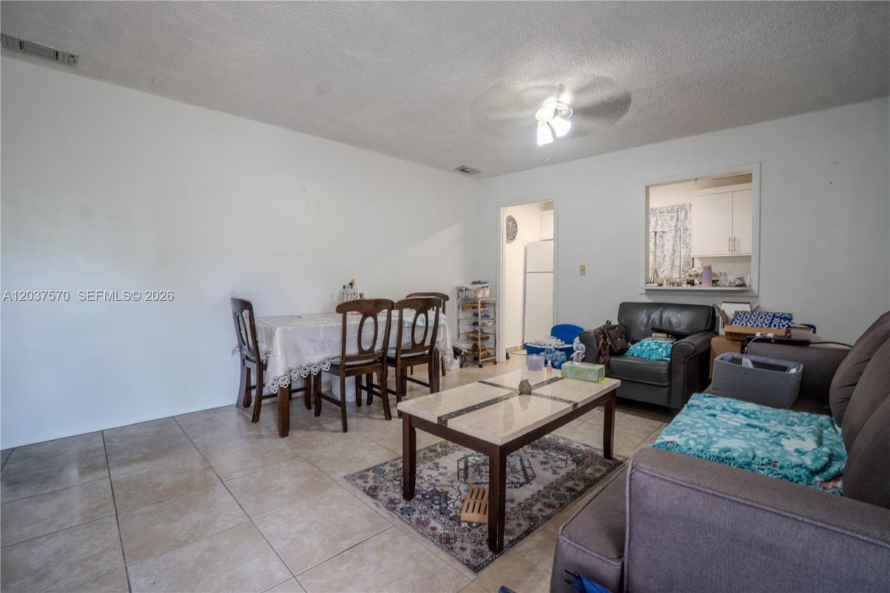 7899 NW 174th Ter, Hialeah, FL 33015 Photo