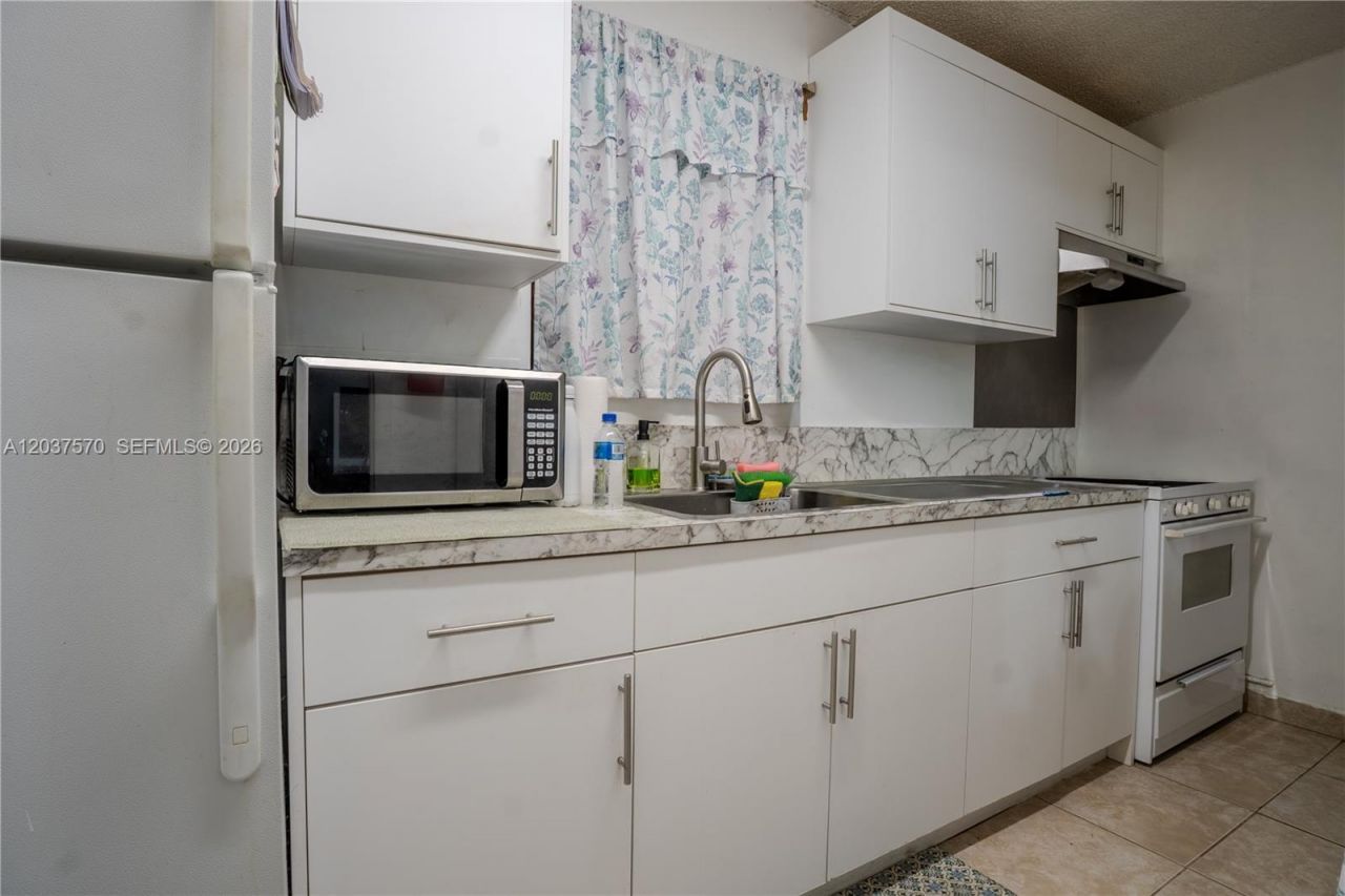 7899 NW 174th Ter, Hialeah, FL 33015 Photo