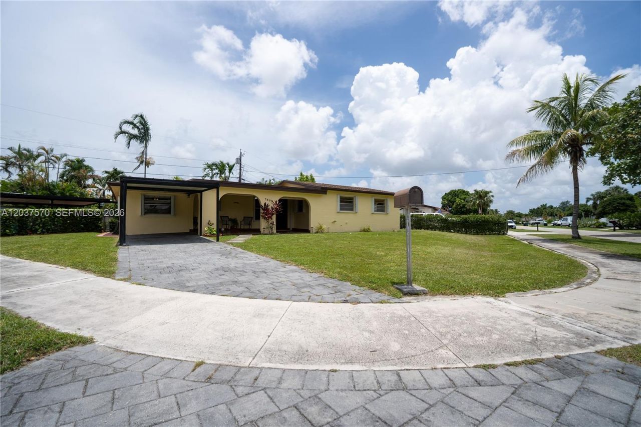 7899 NW 174th Ter, Hialeah, FL 33015 Photo