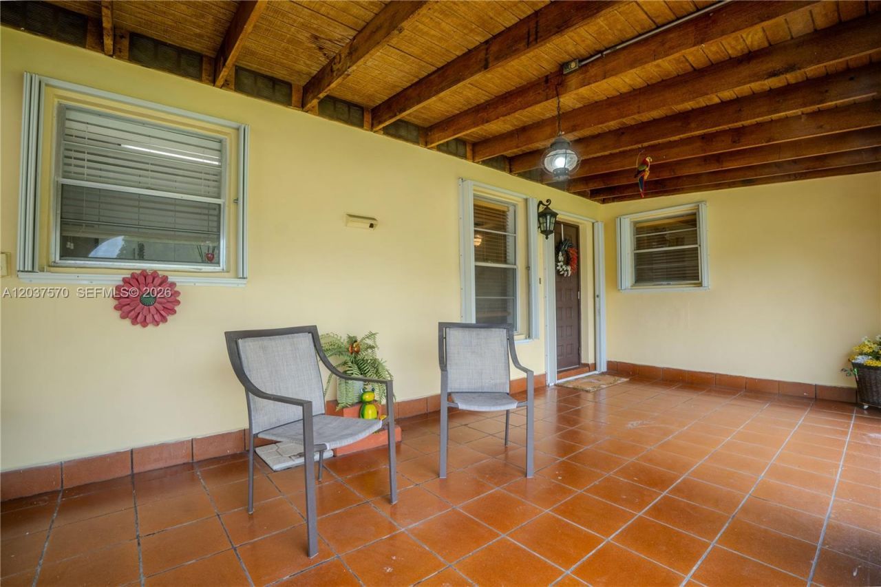 7899 NW 174th Ter, Hialeah, FL 33015 Photo