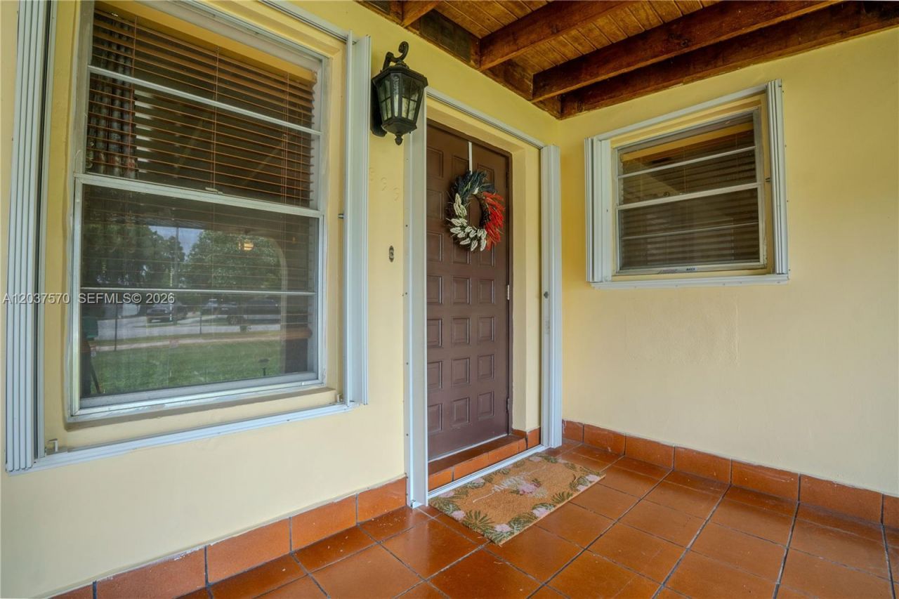 7899 NW 174th Ter, Hialeah, FL 33015 Photo