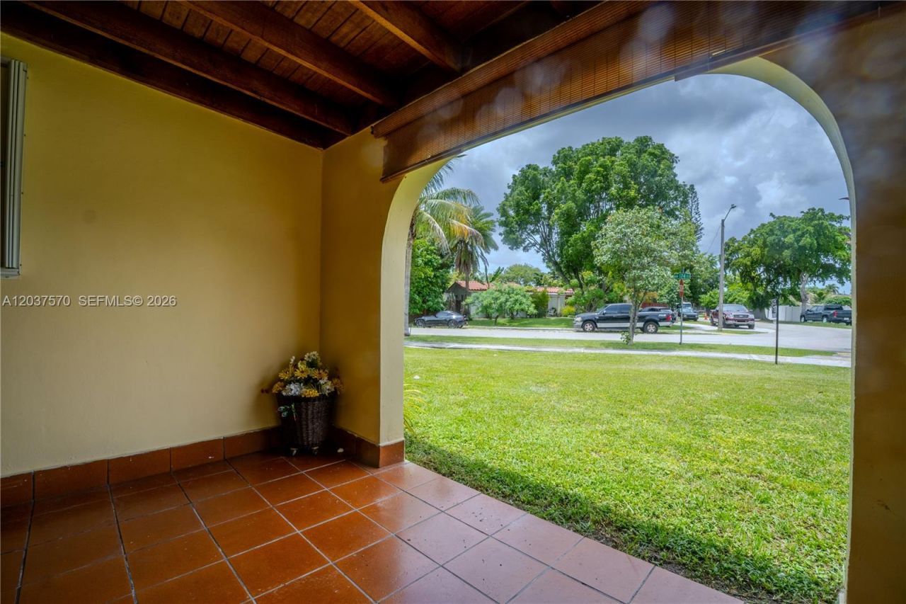 7899 NW 174th Ter, Hialeah, FL 33015 Photo