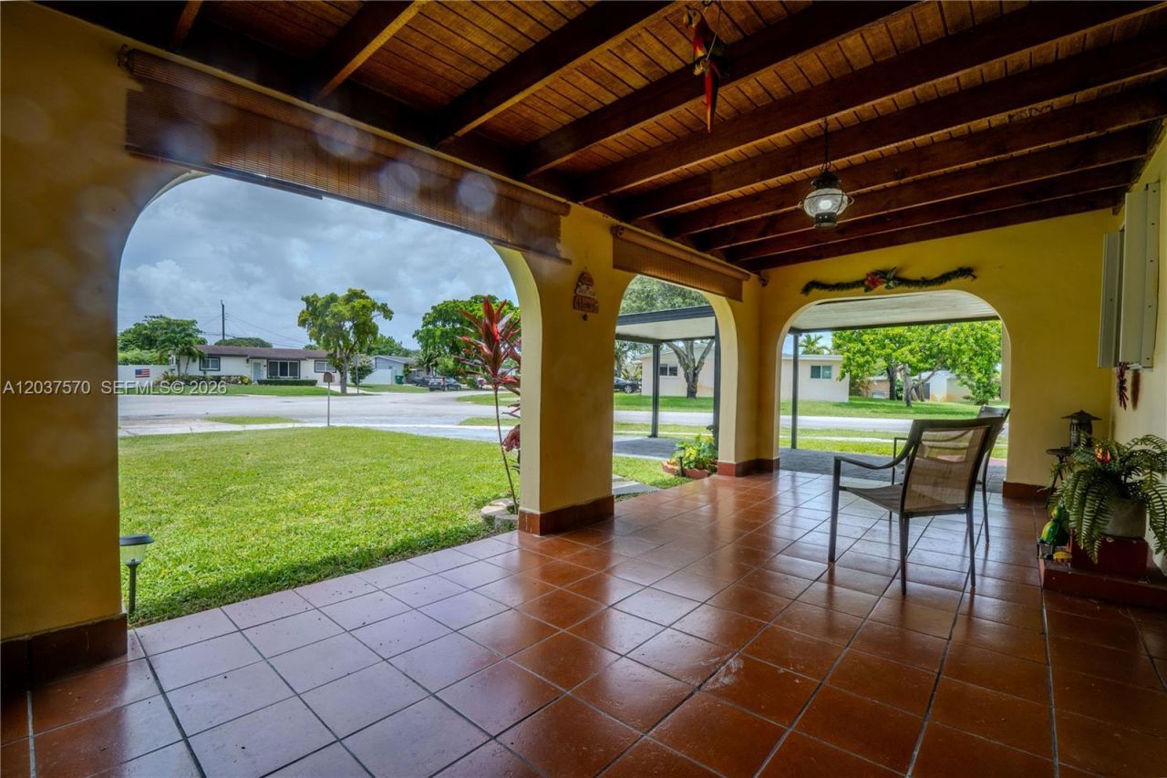 7899 NW 174th Ter, Hialeah, FL 33015 Photo