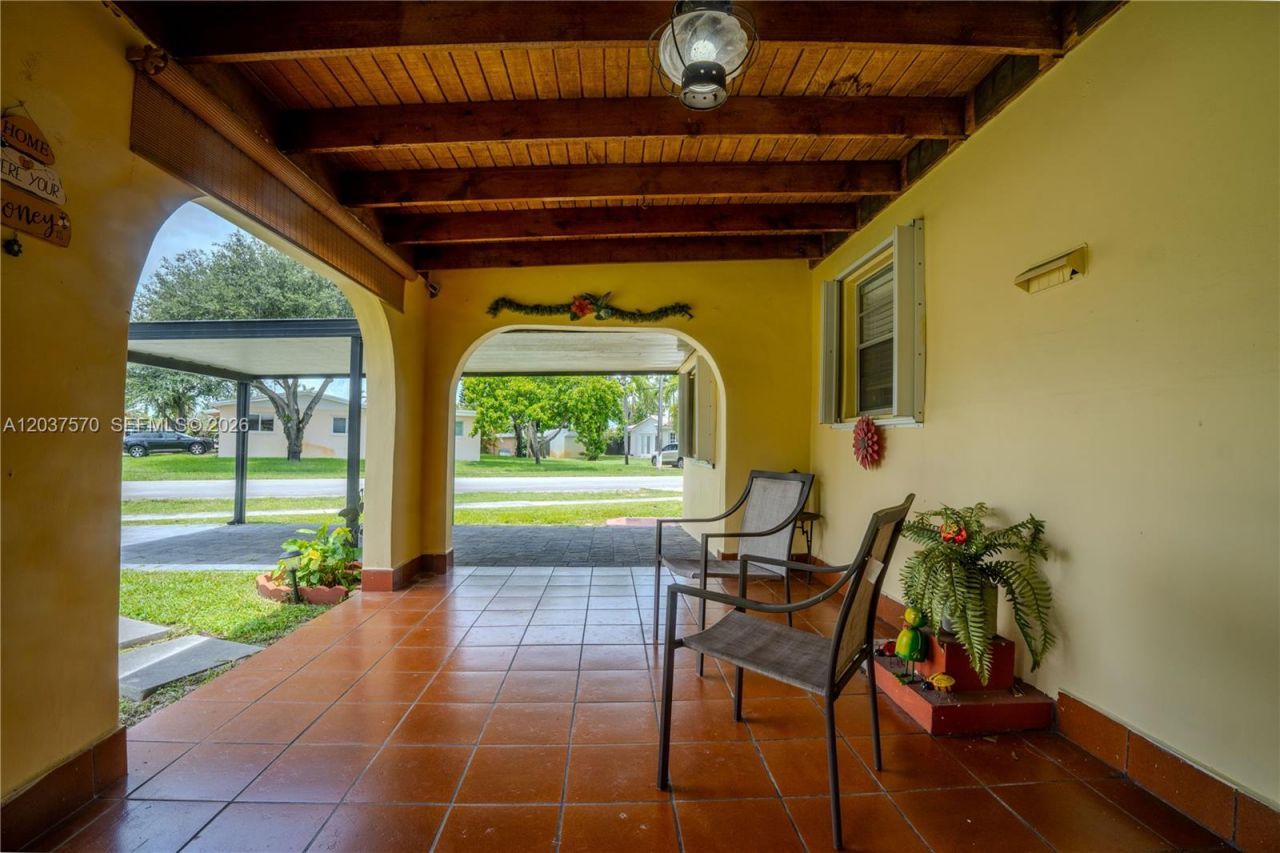 7899 NW 174th Ter, Hialeah, FL 33015 Photo
