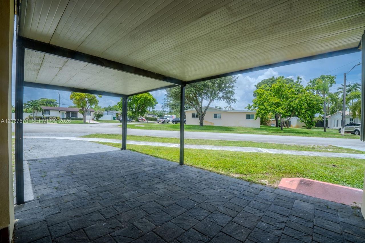 7899 NW 174th Ter, Hialeah, FL 33015 Photo