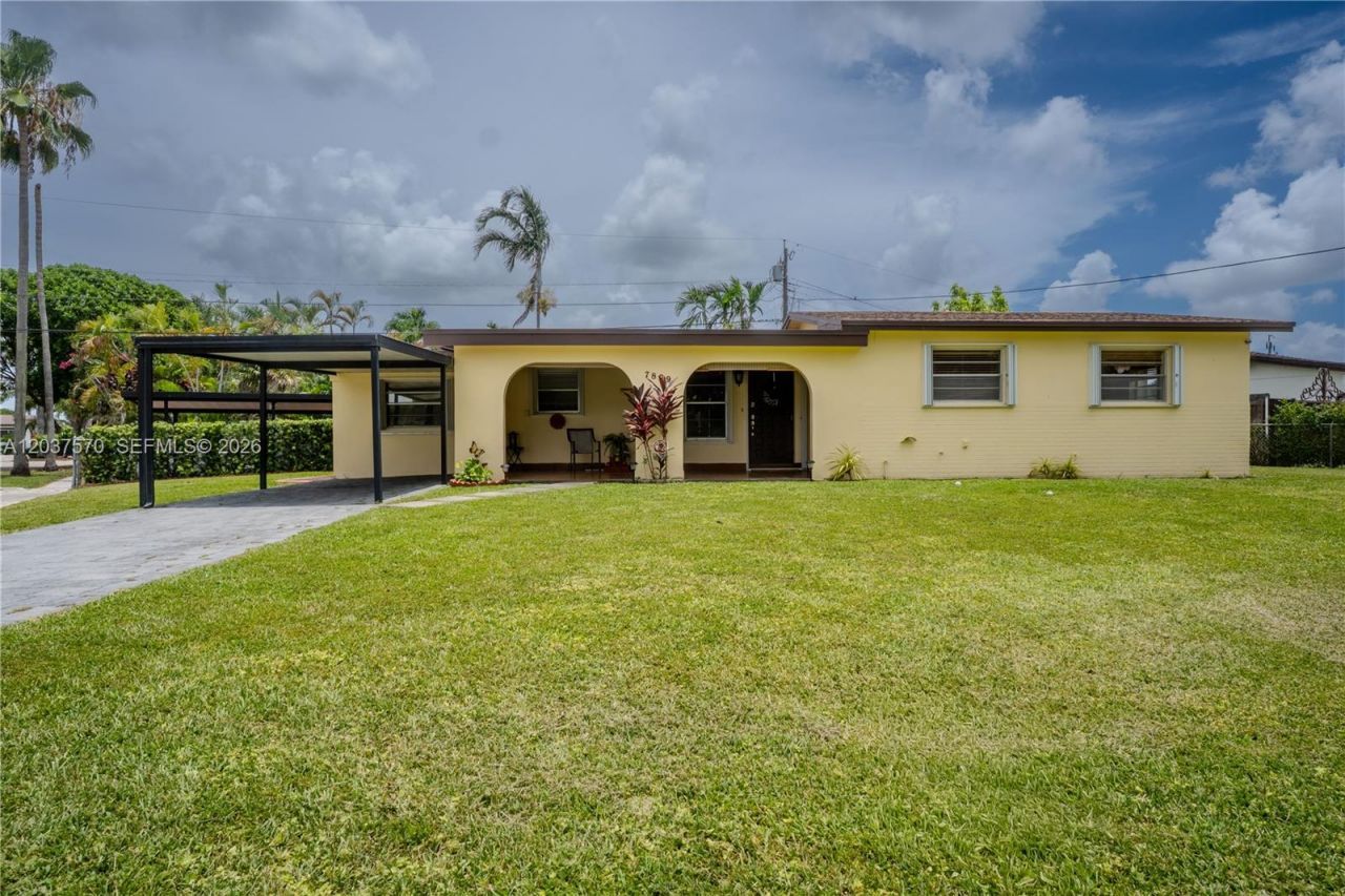 7899 NW 174th Ter, Hialeah, FL 33015 Photo