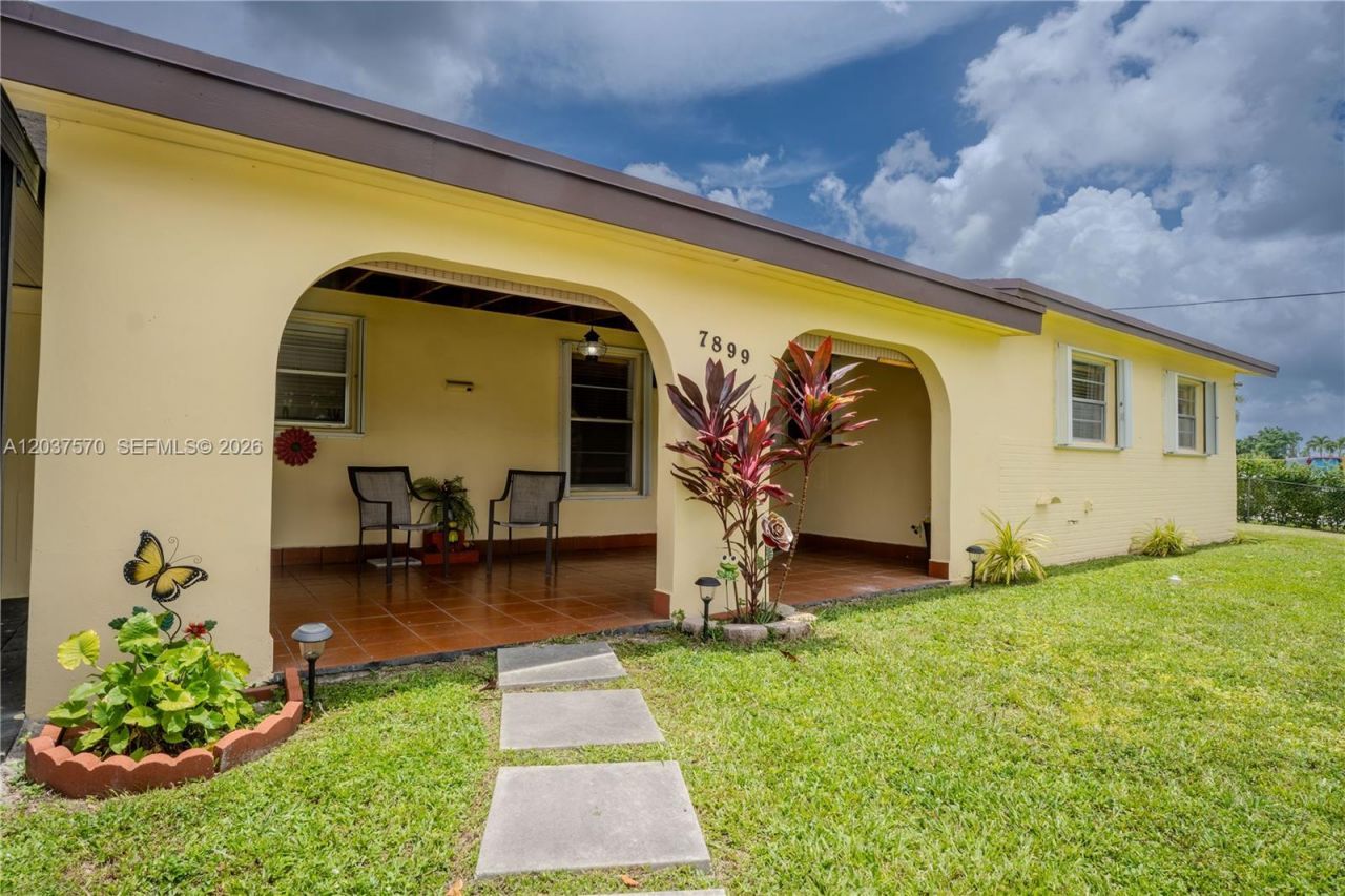7899 NW 174th Ter, Hialeah, FL 33015 Photo