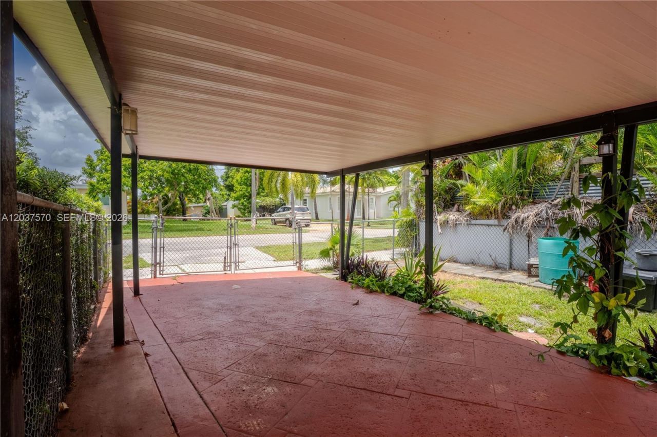 7899 NW 174th Ter, Hialeah, FL 33015 Photo